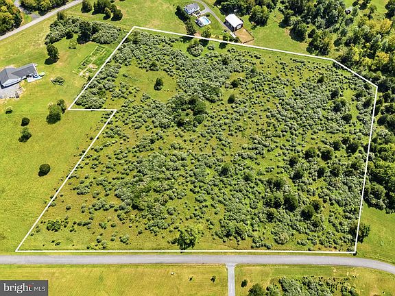 3rd image of 14 Lindbergh Way