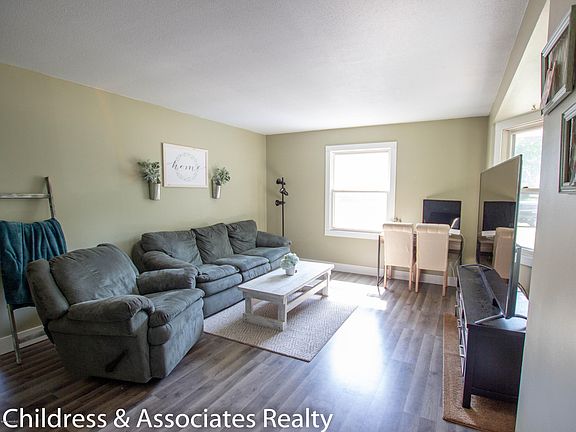 3rd image of 1584 Ariebill St SW