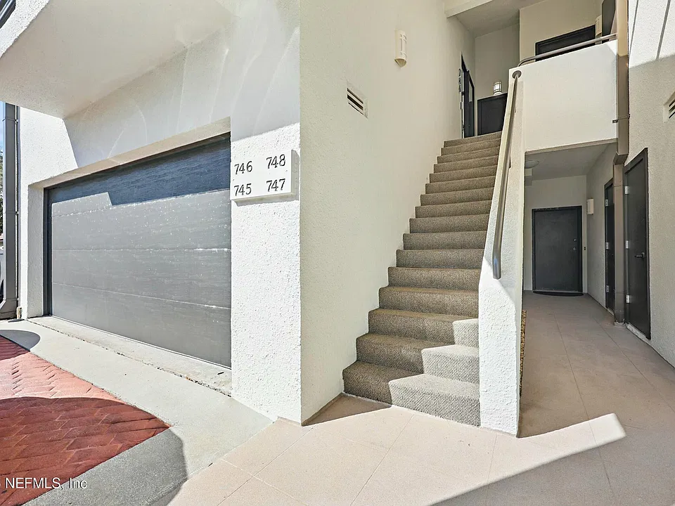 746 Spinnakers Reach Dr