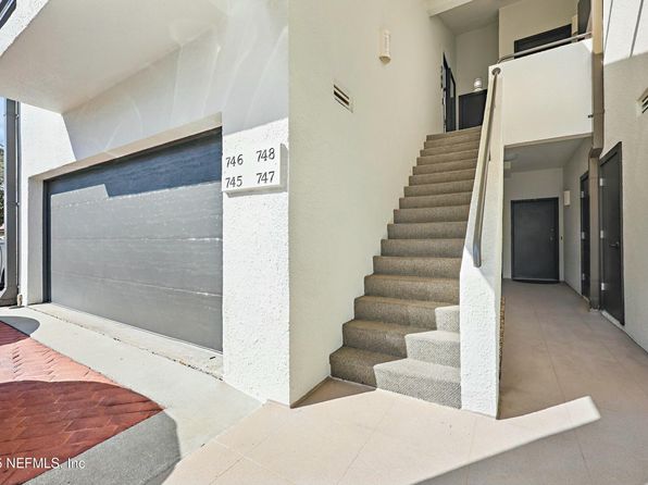 746 Spinnakers Reach Dr