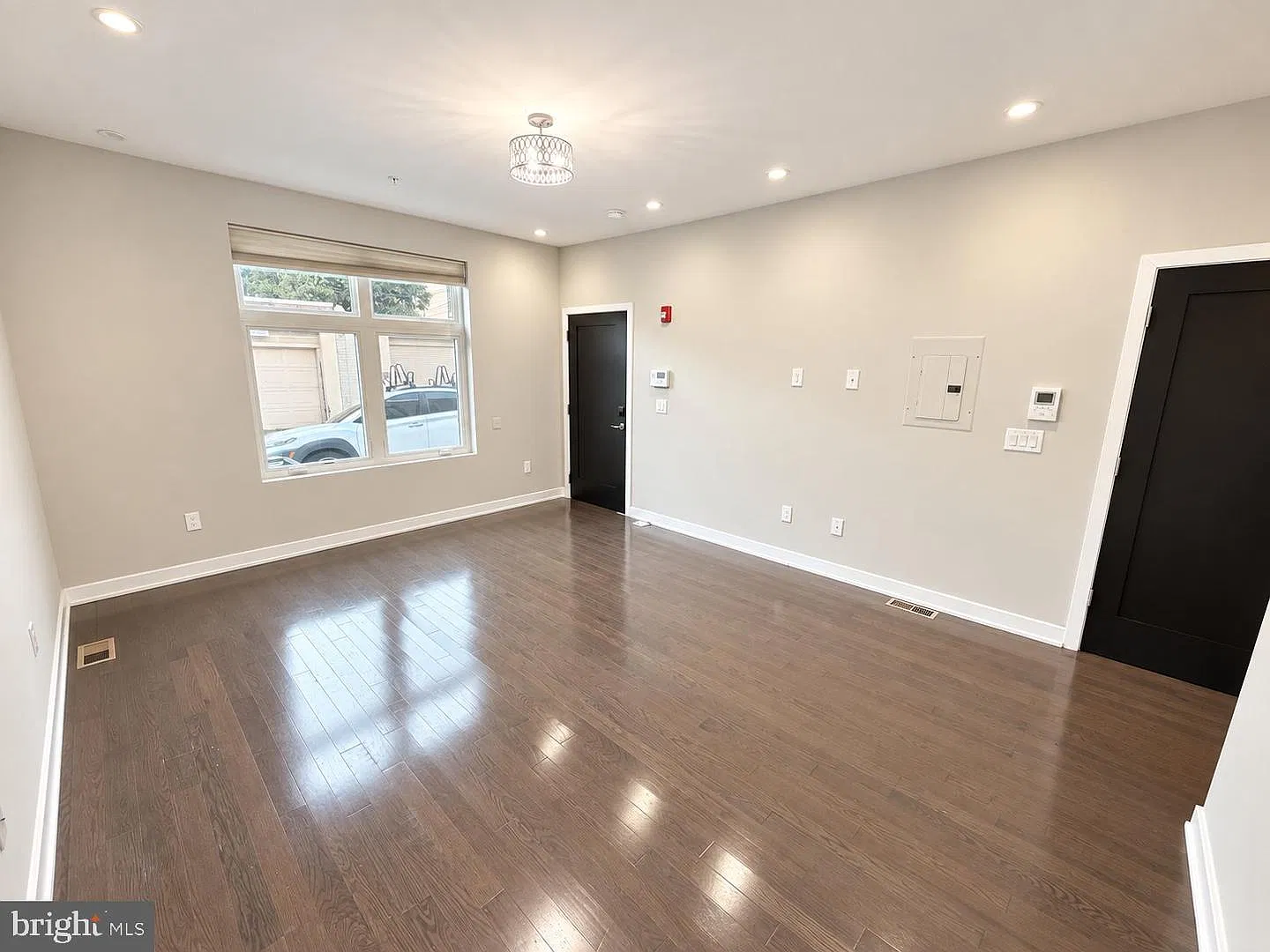 2 bed, 2.5 bath, 1000 sqft, $2,450 — Photo 2