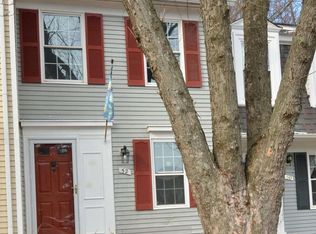 52 Huntley Ct, Sterling, VA