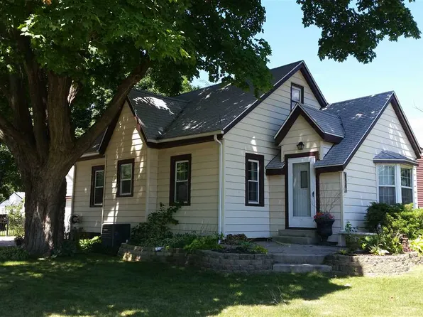7502 Rogers St, Machesney Park, IL 61115