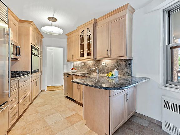 5th image of 70-25 Yellowstone Blvd #2V