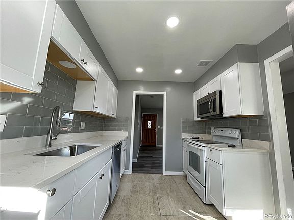 5th image of 5483 S Knox Ct