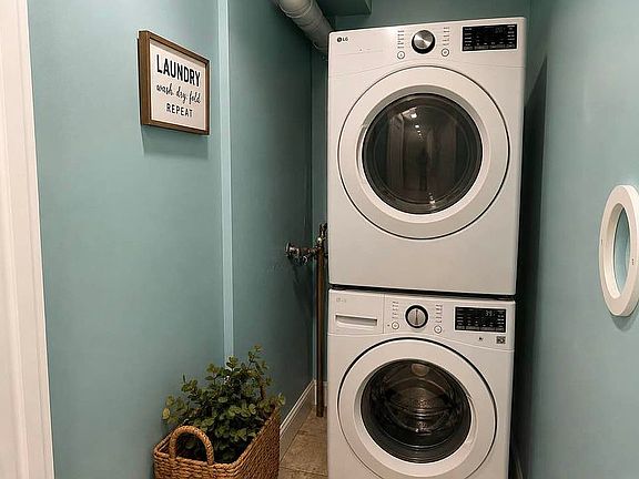 3rd image of 337 Lenox Rd APT 3D