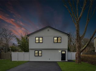18 Kameo Dr, Mastic, NY 11950