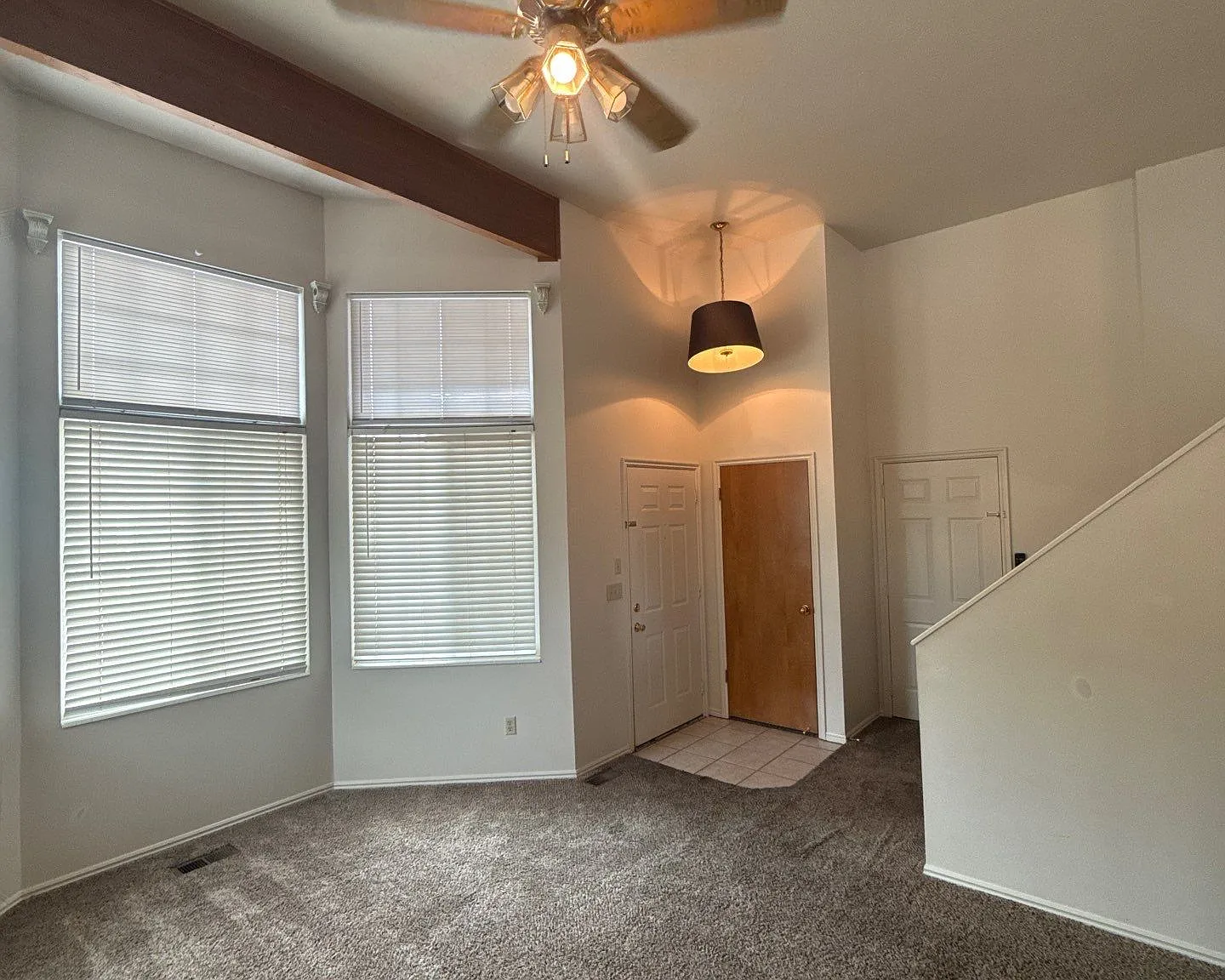 5 bed, 2580 sqft, $2,400 — Photo 2