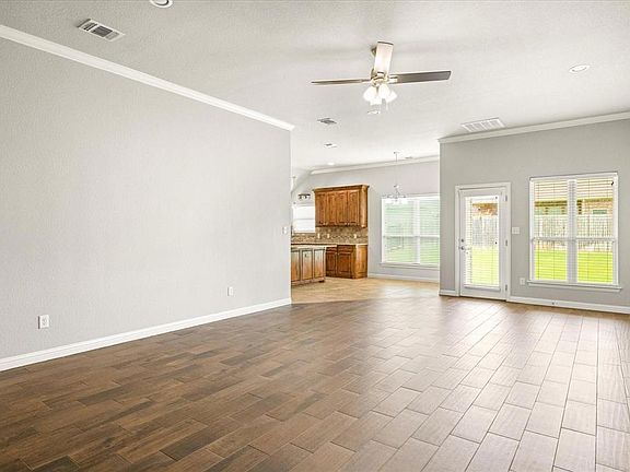 3rd image of 107 Donna Cir #107
