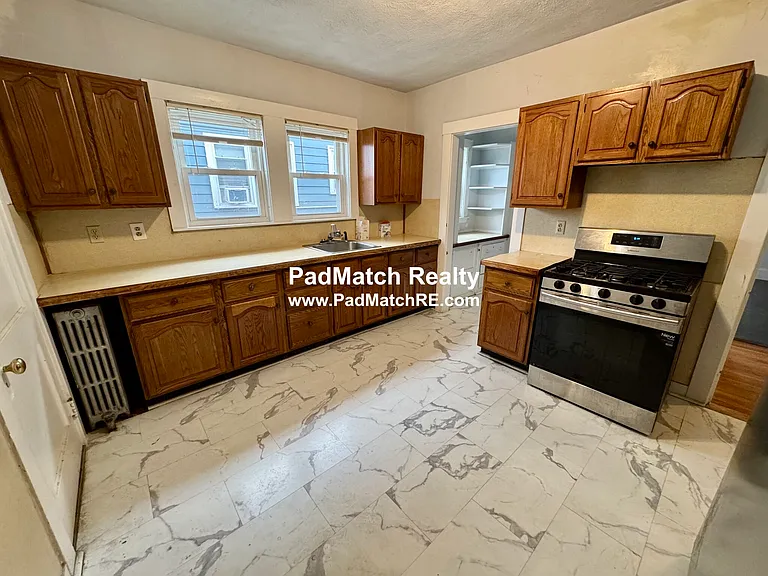 Eat-in-Kitchen