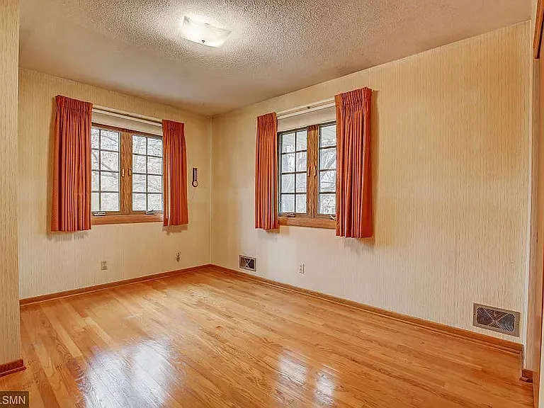 3455 Milton St N — Photo 5