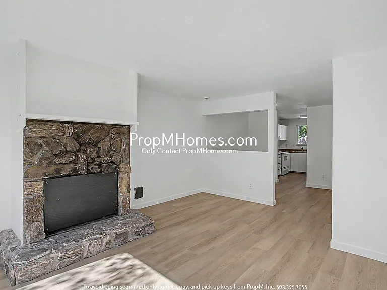 2218 SE Tacoma St — Photo 4