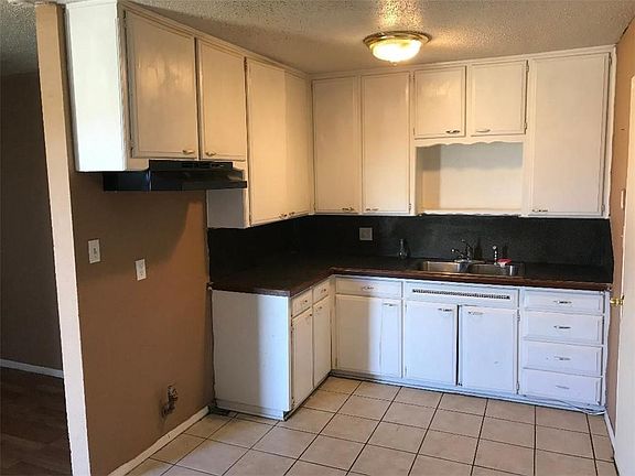 4th image of 3264 SW 51st St