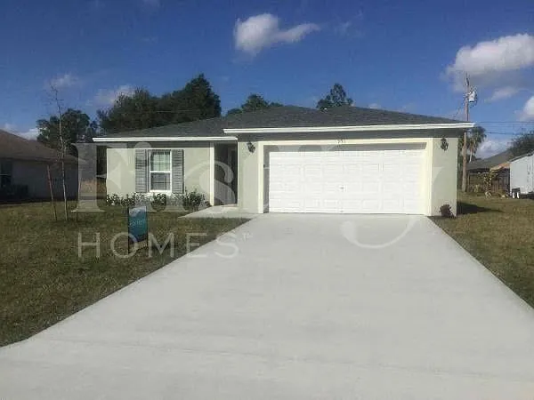 991 SW Dubois Ave — Photo 2