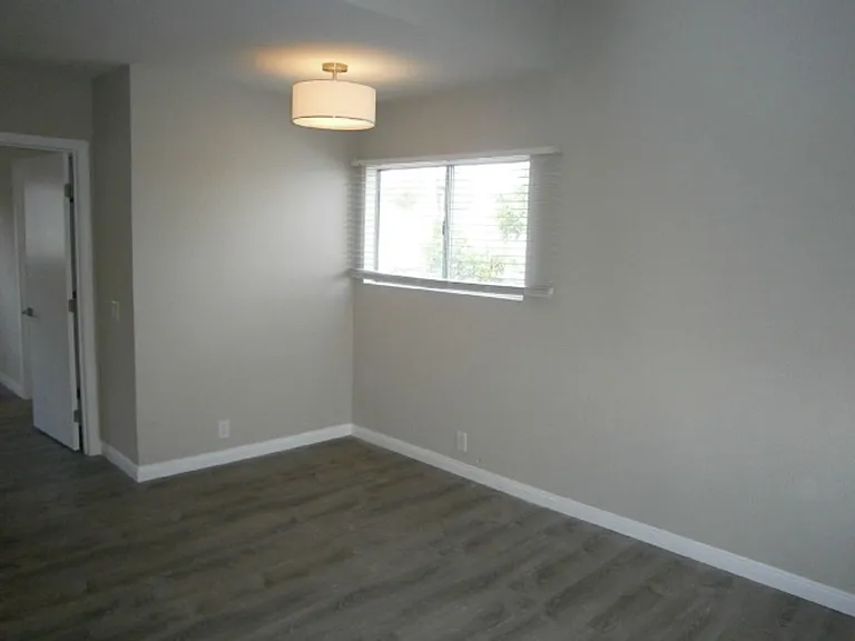 5252 Landis St — Photo 11