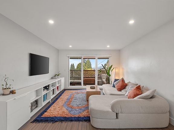 4th image of 105 W Kings Rd #104