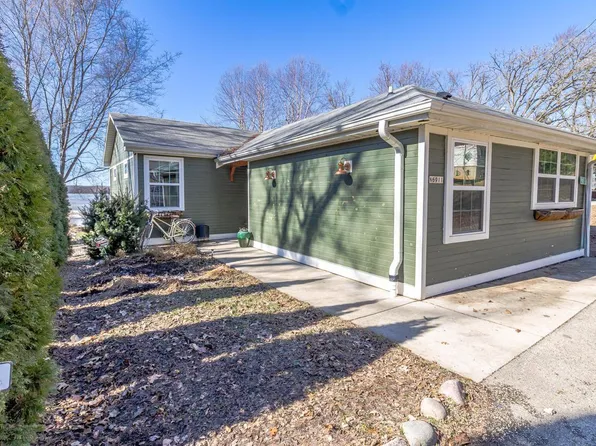 N6911 Lafayette LANE, Elkhorn, WI 53121