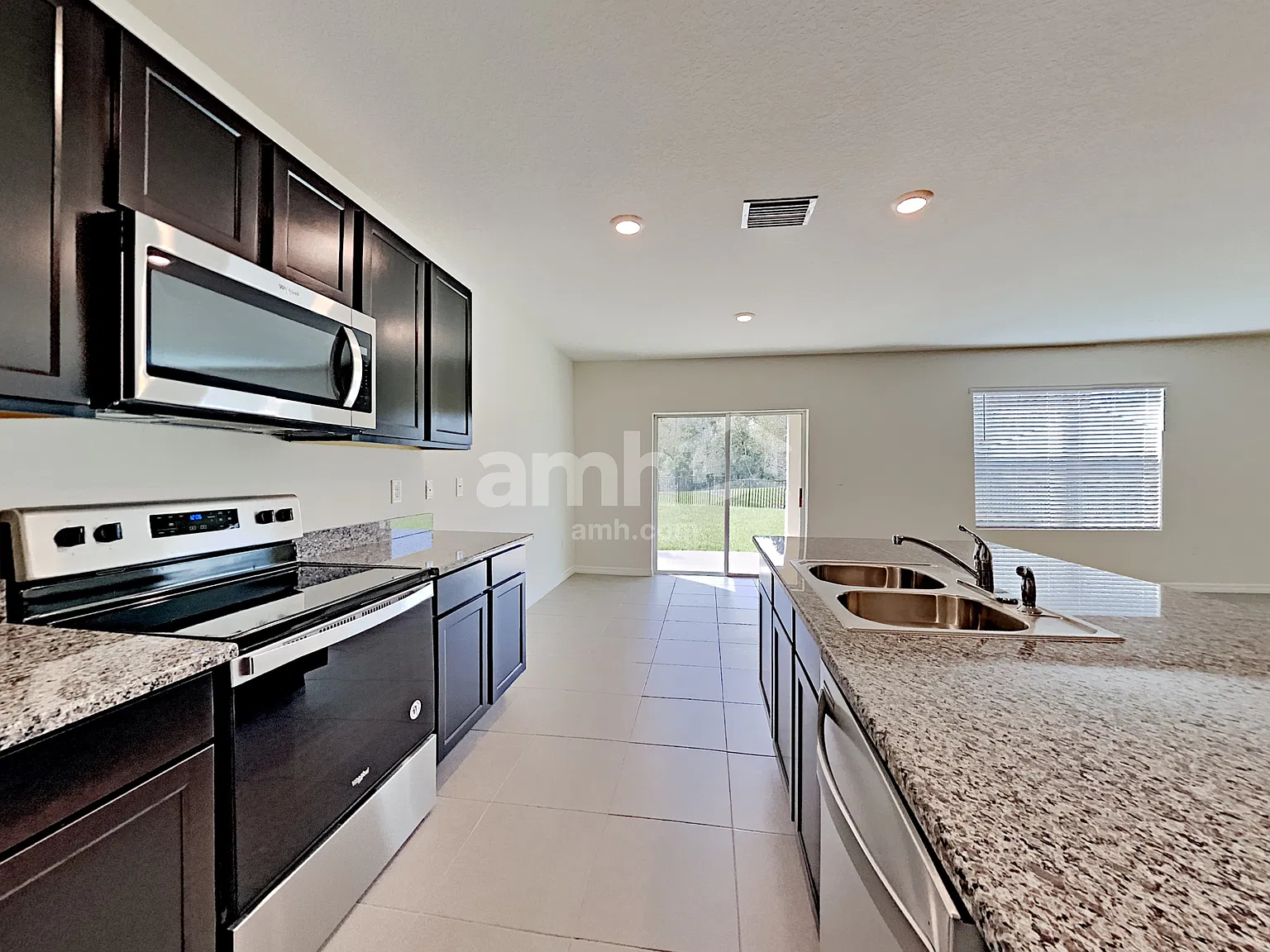 5 bed, 3.0 bath, 2601 sqft, $3,075 — Photo 4