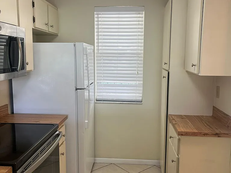 9993 Three Lakes Cir — Photo 15