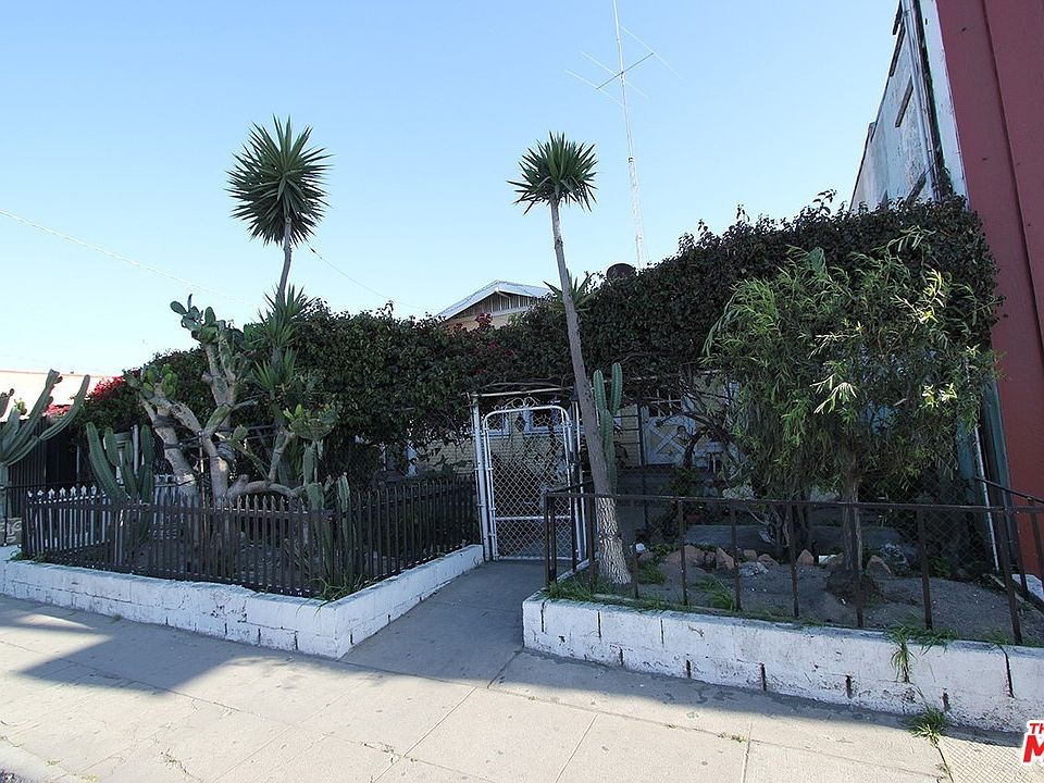 2nd image of 1122 E Anaheim St