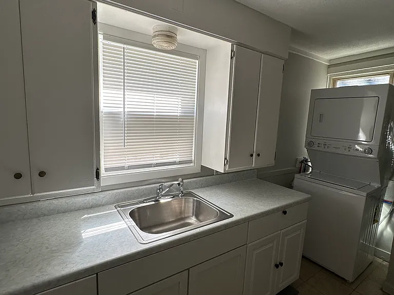 300 W Elm St #1 — Photo 9