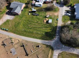 66 Green St, Commerce, GA 30529