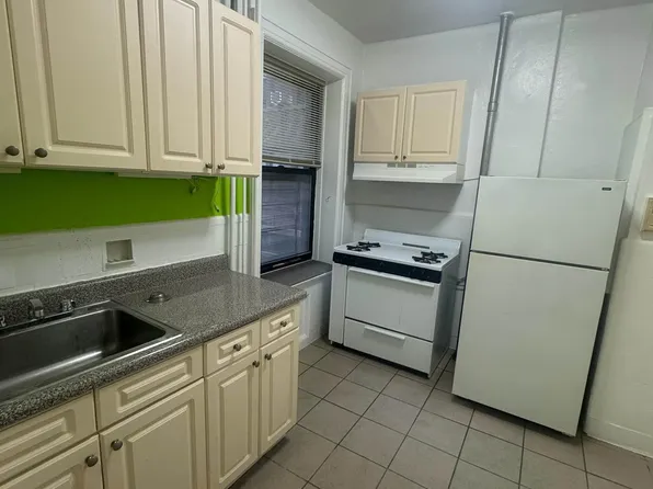 78-08 Woodside Avenue image 4 of 11