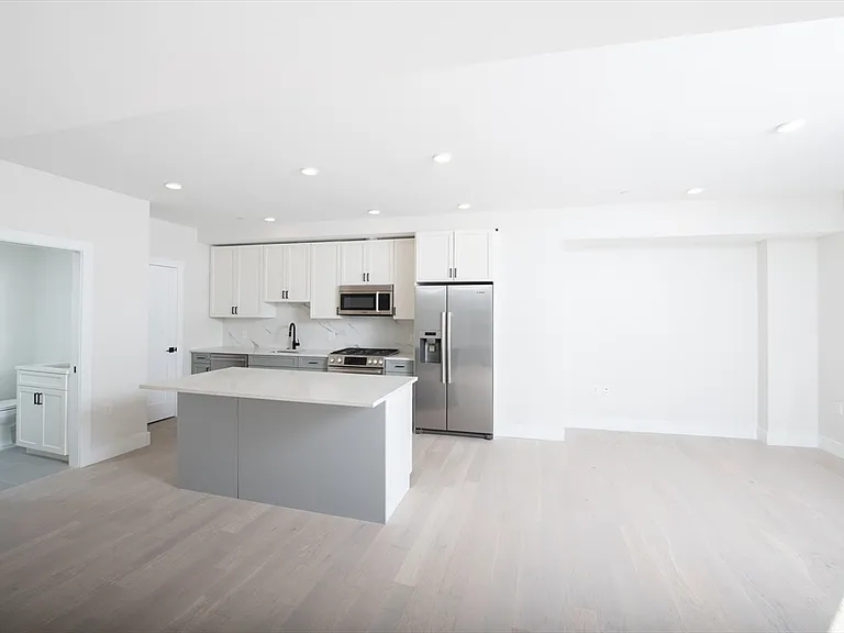 425 Border St #407 — Photo 1