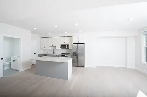 425 Border St #407 Photo 1