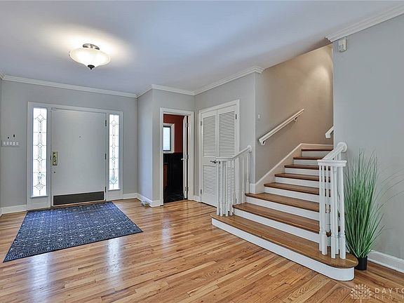 5th image of 400 E Schantz Ave