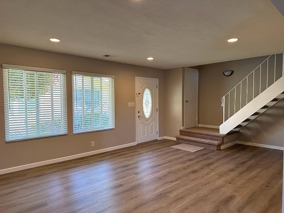 1st image of 425 Don Seville Ct