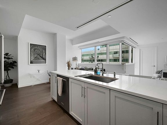 4th image of 800 Avenue At Port Imperial Unit 910
