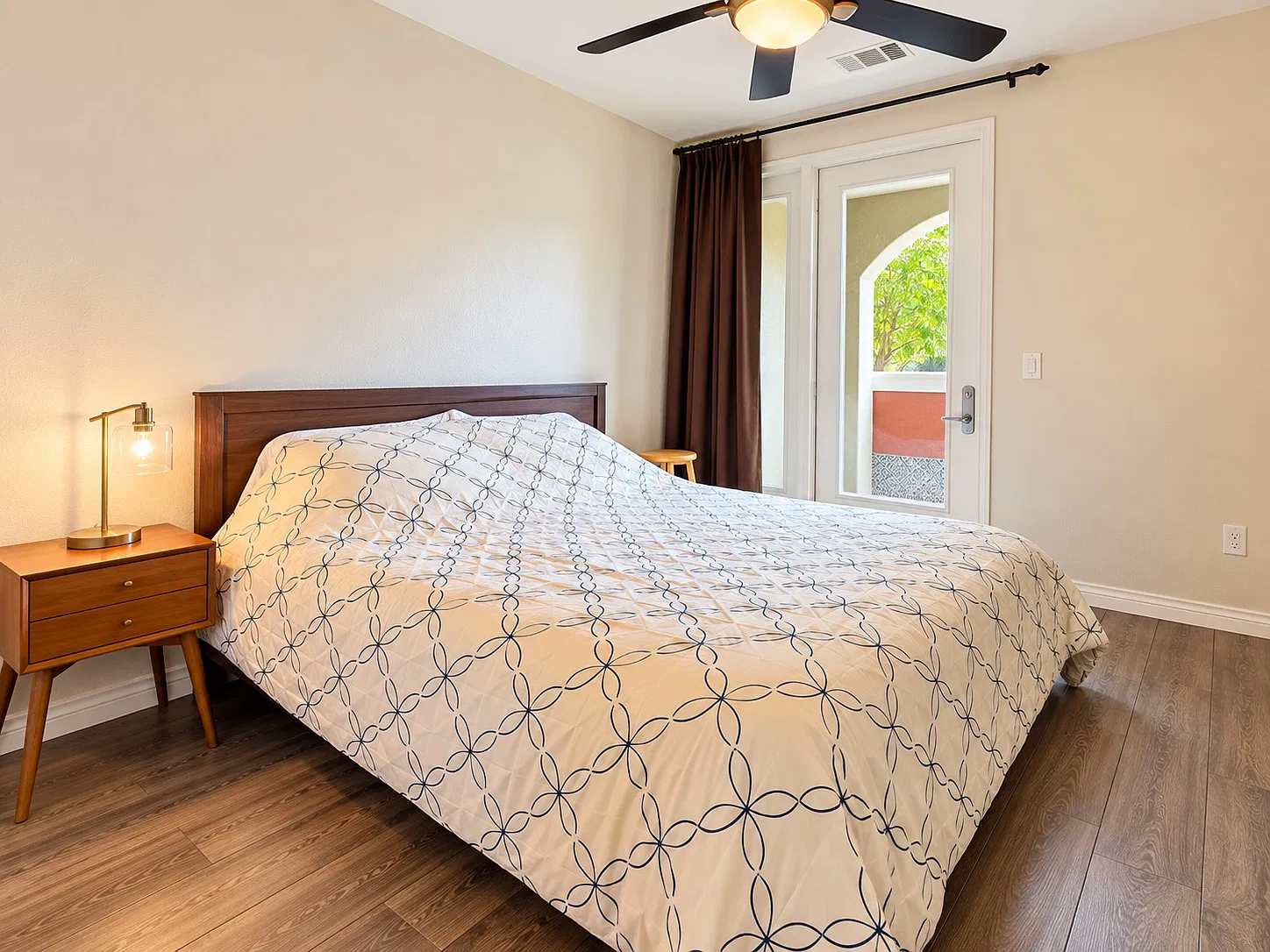 2 bed, 1052 sqft, $3,600 — Photo 4