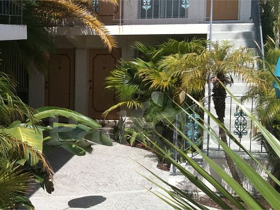 3rd image of 2738 NE 30th Pl APT 4