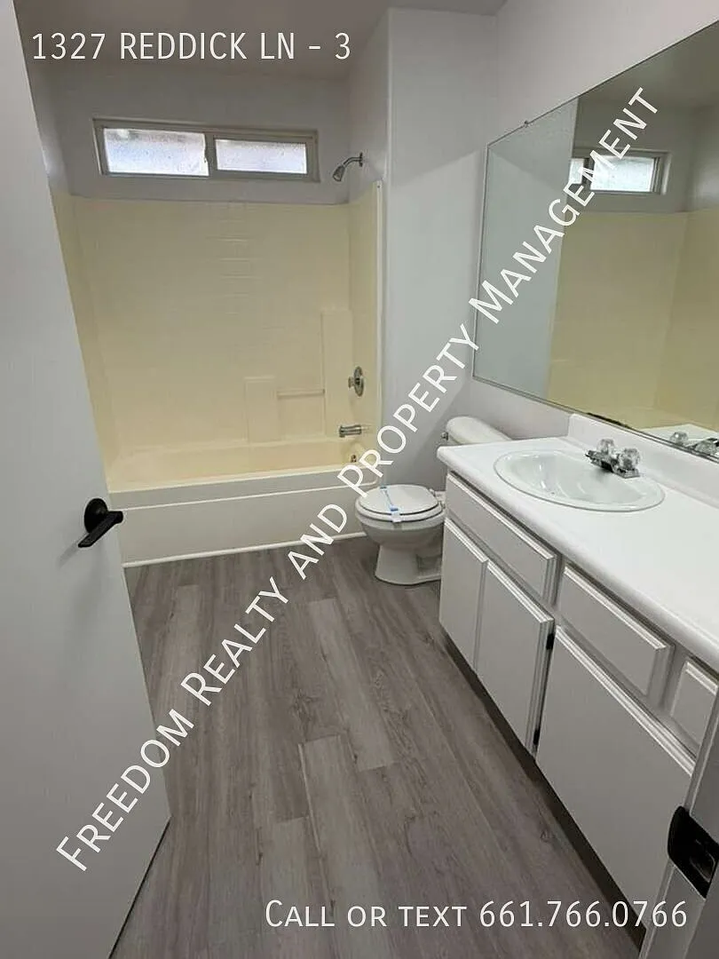 1327 Reddick Ln - Unit 3 — Photo 1