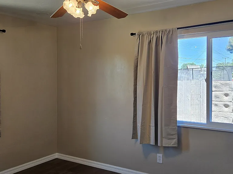 1125 S Mountain St — Photo 5