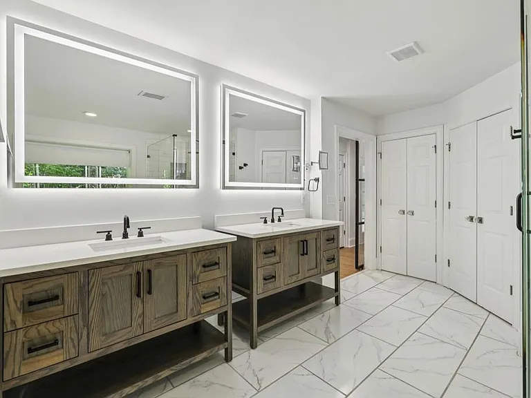 1905 Gainsborough Dr — Photo 35