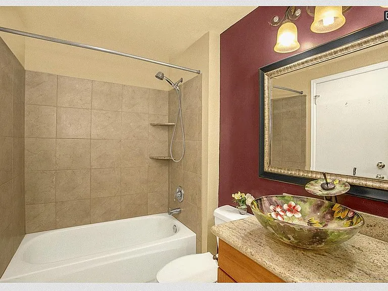 12740 NE 10th Pl — Photo 10