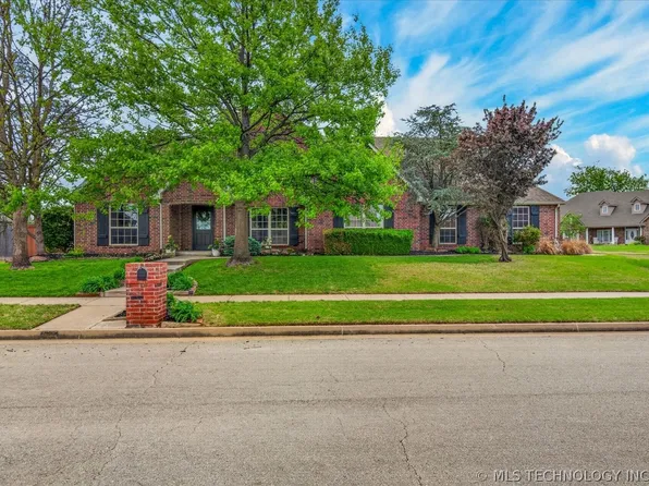 1208 Larkspur Dr, Bartlesville, OK 74006