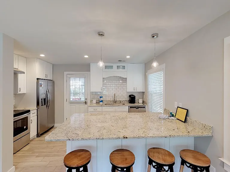 27 21st Ave — Photo 5