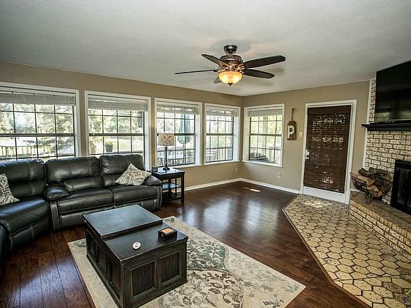 4th image of 16870 Oakwood Dr