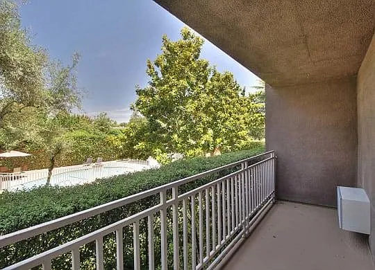 The Luxe Apartments — Photo 23