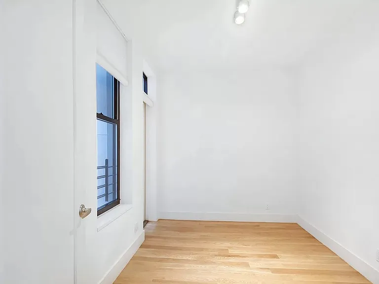168 Suffolk St #3A — Photo 6