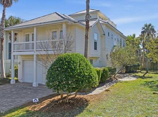 76 17th St, Atlantic Beach, FL 32233