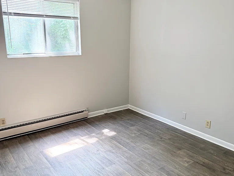 261 White Bridge Pike #128 — Photo 2