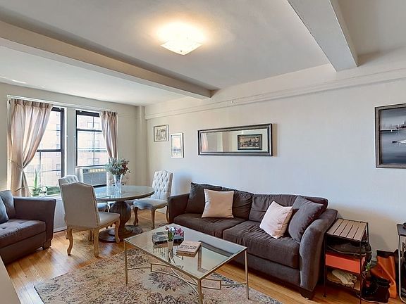 2nd image of 50 W 72nd St APT 1105