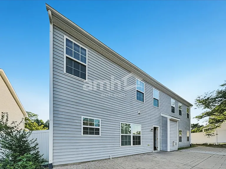 1010 Golden Crest Dr — Photo 22