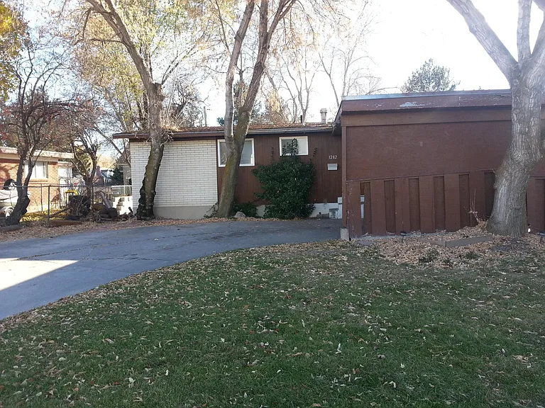 1282 E Pagos Ave — Photo 4