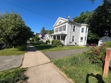 418 N Main St — Photo 2