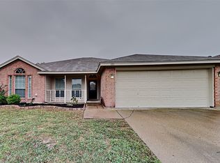 935 Joshua Dr, Burleson, TX 76028